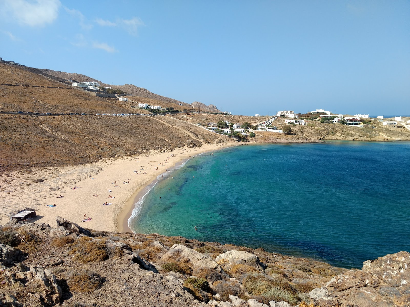 Agios Sostis beach的照片 带有宽敞的海湾