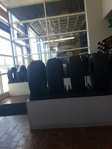 Tire Shop «Mavis Discount Tire», reviews and photos, 1479 U.S. 9, Wappingers Falls, NY 12590, USA