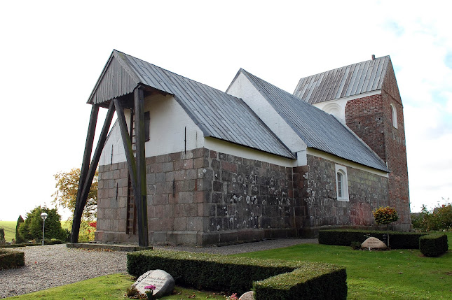 Kommentarer og anmeldelser af Hellum Kirke