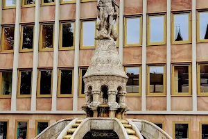 Siegfriedbrunnen image