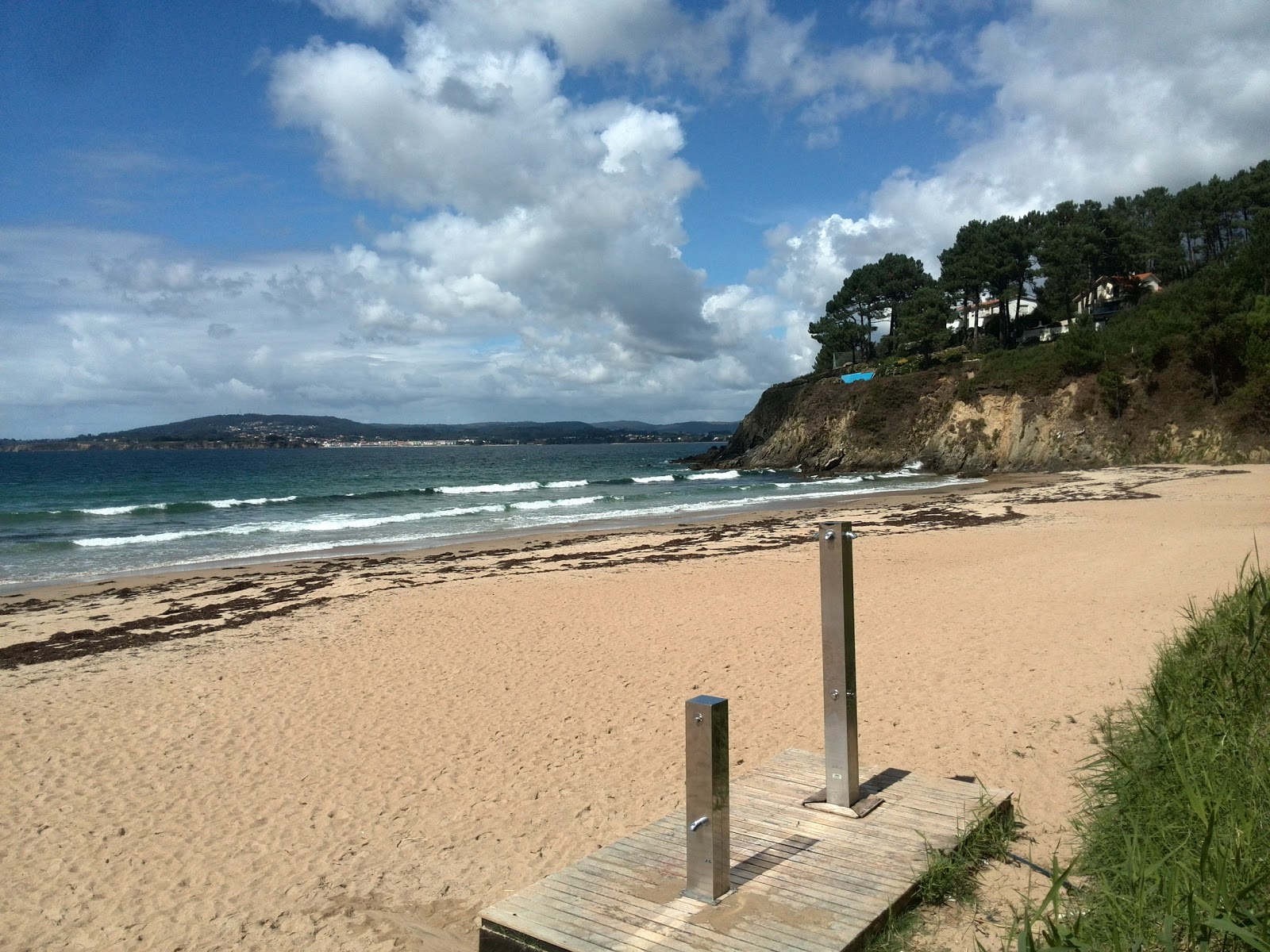 Praia de Ber'in fotoğrafı - rahatlamayı sevenler arasında popüler bir yer