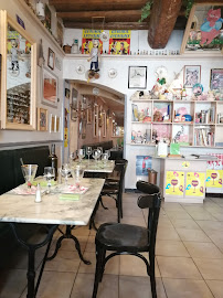 Atmosphère du Restaurant français Bistrot des Arènes à Nîmes - n°1