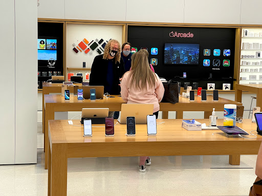 Computer Store «Apple Crabtree Valley Mall», reviews and photos, 4325 Glenwood Ave, Raleigh, NC 27612, USA