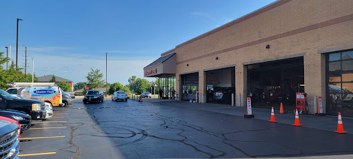 Tire Shop «Discount Tire Store - Algonquin, IL», reviews and photos, 2341 W Algonquin Rd, Algonquin, IL 60102, USA