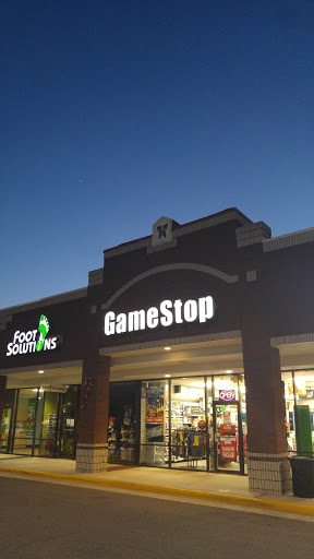 GameStop, 10500 Ulmerton Rd Unit 235, Largo, FL 33771, USA, 