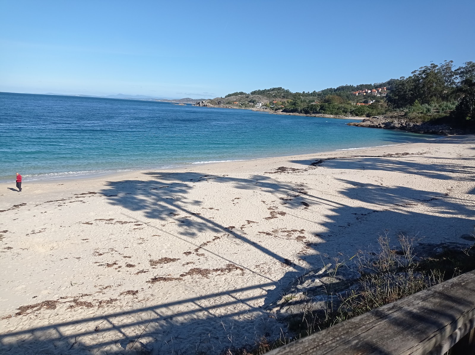 Areacova beach'in fotoğrafı - rahatlamayı sevenler arasında popüler bir yer