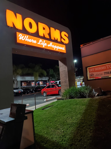 Shopping Mall «Tuskatella Shopping Center», reviews and photos, 1344 N Tustin St, Orange, CA 92867, USA