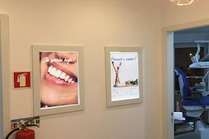 Clínica Dentária Sorrisos Cristalinos image