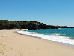 Praia das Furnas'in fotoğrafı dağlarla çevrili