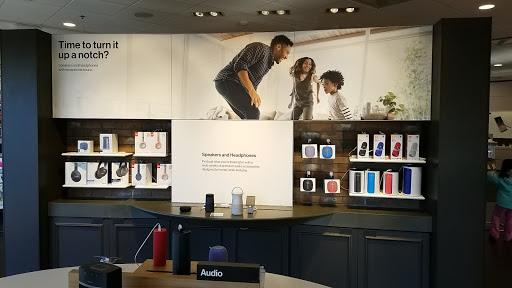 Cell Phone Store «Verizon», reviews and photos, 5150 Peachtree Pkwy Ste 400, Peachtree Corners, GA 30092, USA