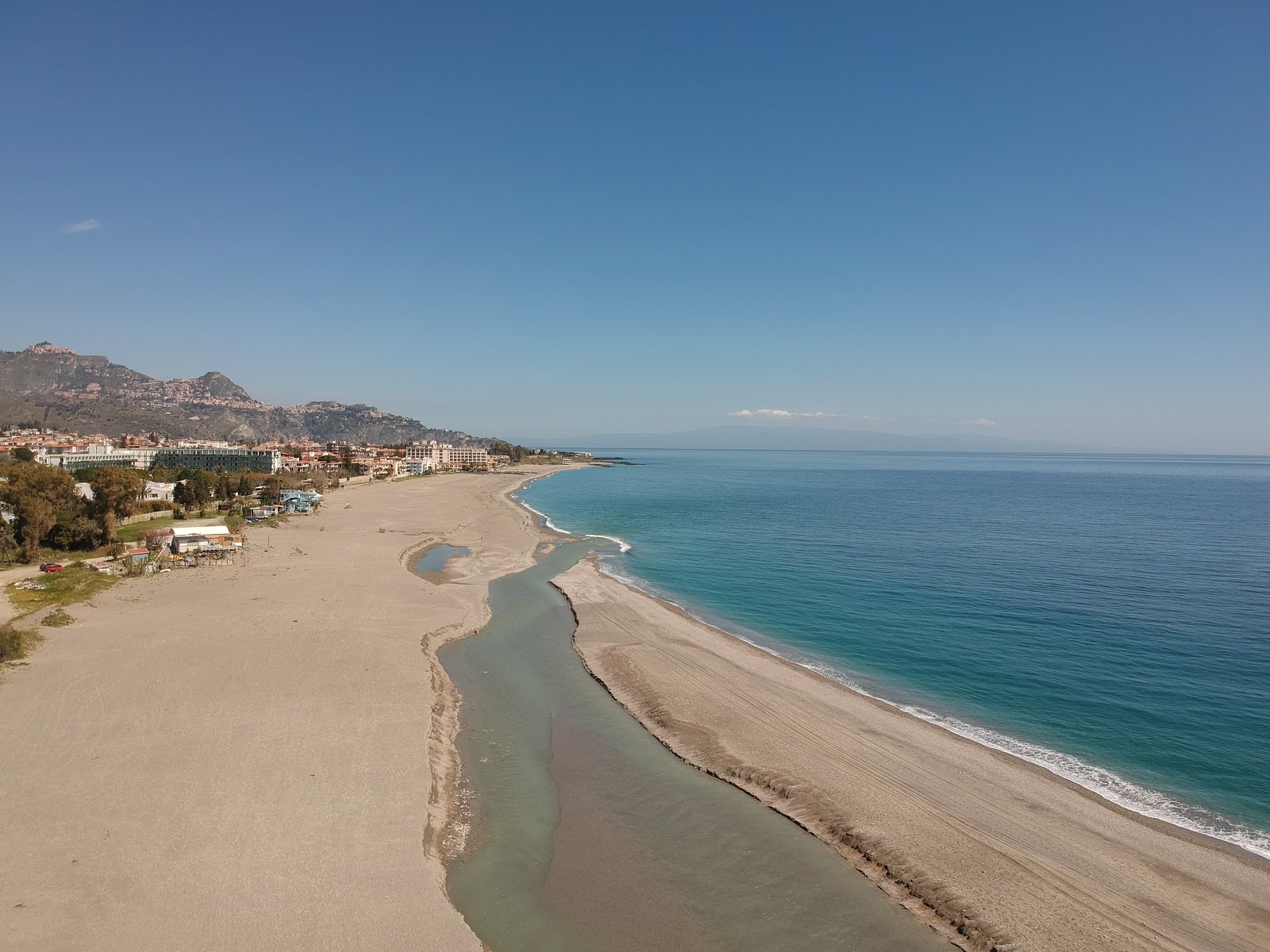 Zdjęcie Spiaggia Giardini Naxos z proste i długie