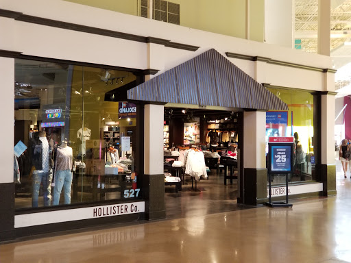 Clothing Store «Hollister Co. Outlet», reviews and photos, 3000 Grapevine Mills Pkwy, Grapevine, TX 76051, USA