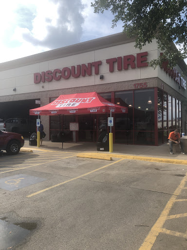 Tire Shop «Discount Tire Store - San Antonio, TX», reviews and photos, 1755 SW Loop 410, San Antonio, TX 78227, USA