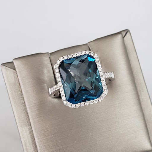 Jewelry Store «Georgetown Jewelers Inc», reviews and photos, 351 Georgetown Square, Wood Dale, IL 60191, USA