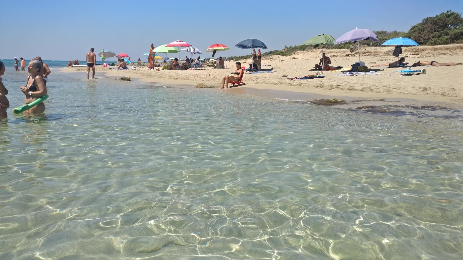 Foto av Spiaggia d'Ayala med lång rak strand