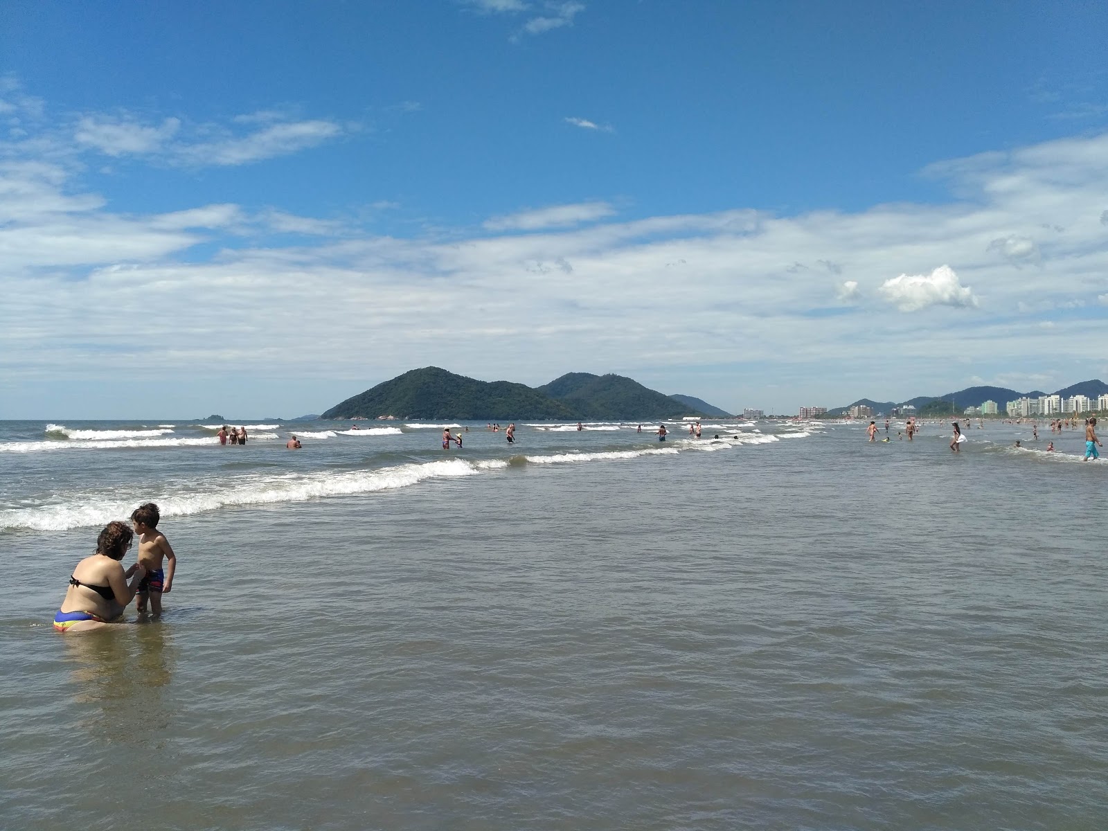 Foto de Praia de Maitinga com água turquesa superfície