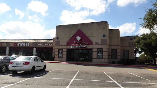 Donut Shop «Donut Palace», reviews and photos, 2113 Wells Branch Pkwy # 400A, Austin, TX 78728, USA