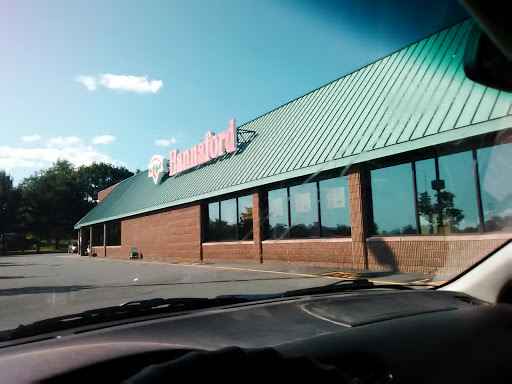 Grocery Store «Hannaford Supermarket», reviews and photos, 220 Washington St, Claremont, NH 03743, USA