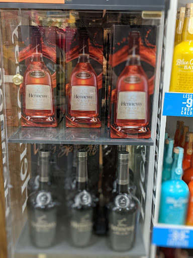 Liquor Store «Tiverton Liquor Store», reviews and photos, 65 Main Rd, Tiverton, RI 02878, USA