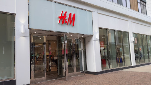 Clothing Store «H&M», reviews and photos, 214 Crocker Park Blvd, Cleveland, OH 44145, USA