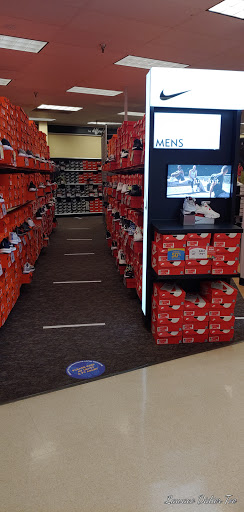 Shoe Store «Shoe Carnival», reviews and photos, 4835 W 77th St, Burbank, IL 60459, USA