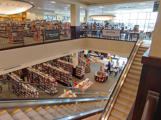 Book Store «Barnes & Noble Booksellers Clackamas Town Ctr Mall», reviews and photos, 12000 SE 82nd Ave, Portland, OR 97086, USA