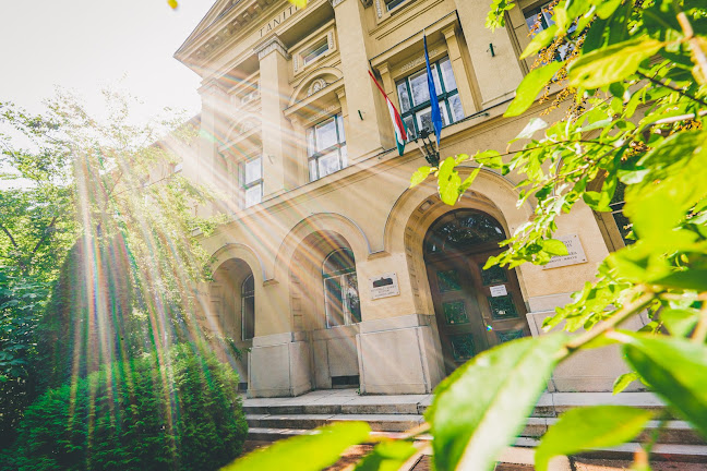 Eszterházy Károly Katolikus Egyetem Jászberényi Campus - Egyetem
