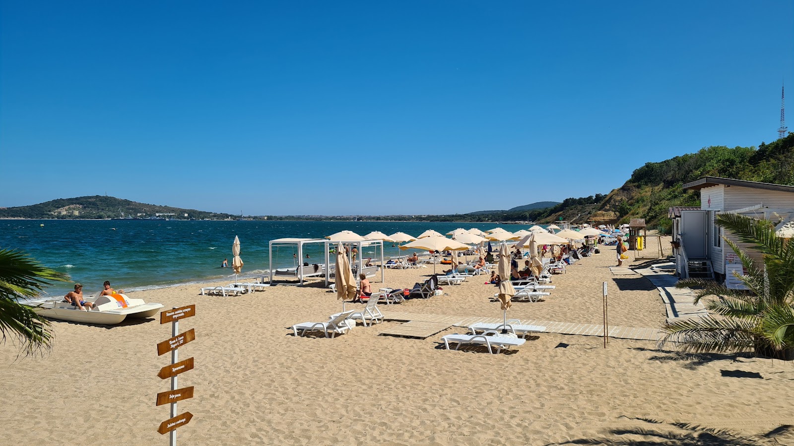 Zdjęcie Rosenets beach z przestronna linia brzegowa