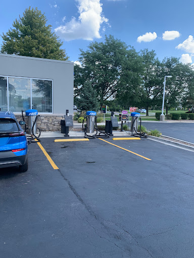 Gas Station «BP - The Pride», reviews and photos, 200 N Randall Rd, Batavia, IL 60510, USA