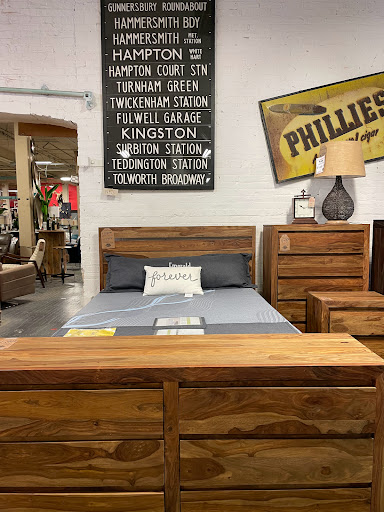 Used Office Furniture Store «City Liquidators: Used Office Furniture», reviews and photos, 830 SE 3rd Ave, Portland, OR 97214, USA