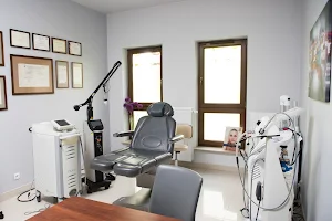IdealMed Centrum Medycyny Estetycznej - depilacja laserowa, stomatolog image