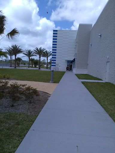 Movie Theater «Cobb Daytona Luxury Theatres», reviews and photos, 1850 Legend lane E100, Daytona Beach, FL 32114, USA