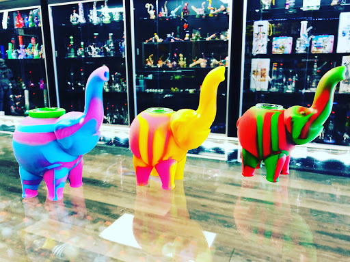 Tobacco Shop «Pipe Dreams Smoke Shop», reviews and photos, 13971 N Cleveland Ave #13, North Fort Myers, FL 33903, USA