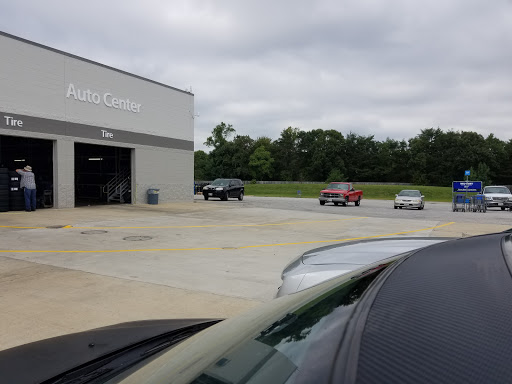 Tire Shop «Walmart Tires & Auto Parts», reviews and photos, 8745 Branch Ave, Clinton, MD 20735, USA