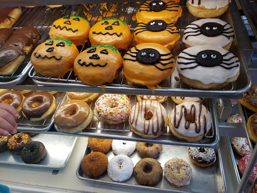 Donut Shop «Luvn Donuts», reviews and photos, 1421 W MacArthur Blvd # D, Santa Ana, CA 92704, USA