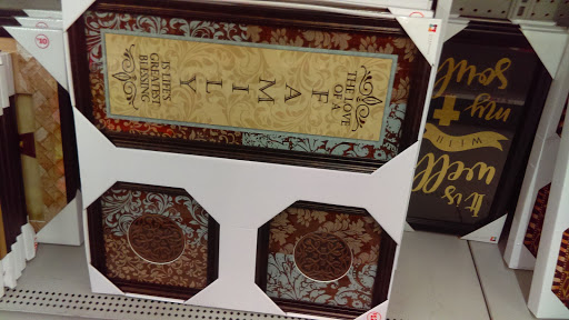 Dollar Store «FAMILY DOLLAR», reviews and photos, 4037 Central Ave NE, Columbia Heights, MN 55421, USA