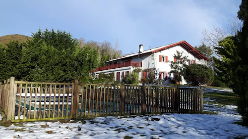 Lodge Gîtes Harkurutxea - Location gîte piscine Pyrénées Pays Basque Jaxu