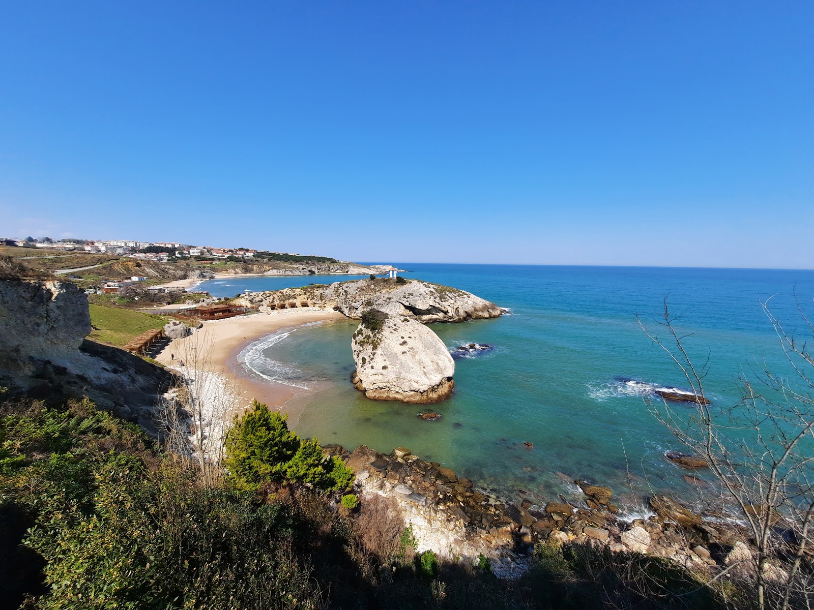 Fotografie cu Sile Ala Kadinlar Plaji înconjurat de munți