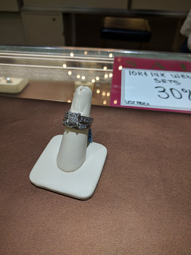 Jewelry Store «L E Smith Family Jewelers», reviews and photos, 9501 Collinsville Rd, Collinsville, IL 62234, USA