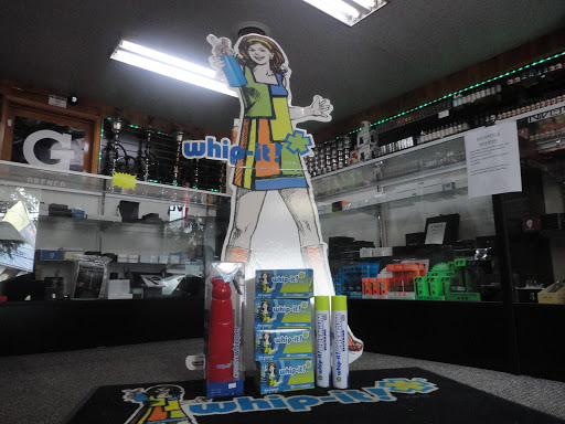 Tobacco Shop «In-n-Out Smoke Shop», reviews and photos, 10020 SW Beaverton Hillsdale Hwy, Beaverton, OR 97005, USA