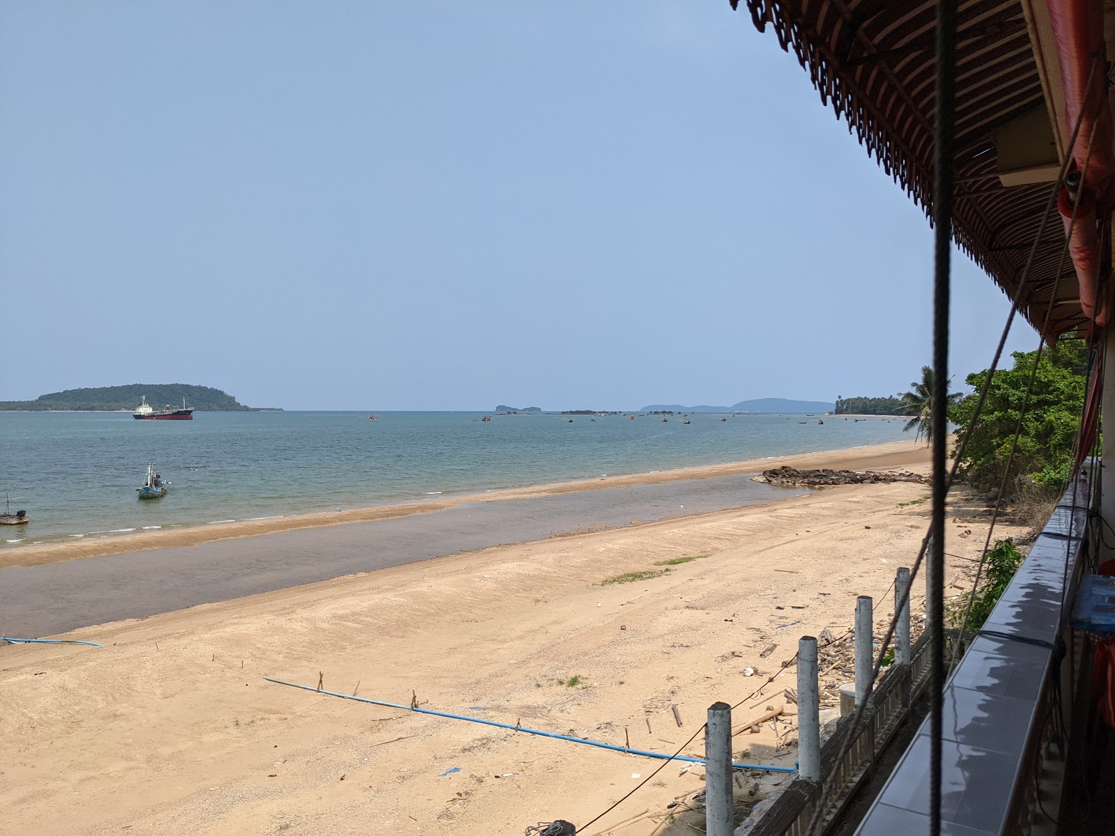Foto de Pharadonphap Beach con parcialmente limpio nivel de limpieza