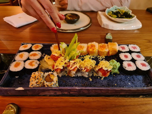 W sushi restaurant & cocktail bar