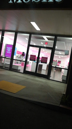 Shopping Mall «Cypress Plaza Shopping Center», reviews and photos, 6824 Katella Ave, Cypress, CA 90630, USA