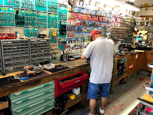 Locksmith «GUS LOCK & KEY SERVICE», reviews and photos, 2113 S San Pedro St, Los Angeles, CA 90011, USA