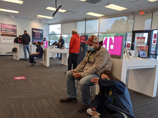 Cell Phone Store «T-Mobile», reviews and photos, 1400 S Loop 288 Suite 128, Denton, TX 76205, USA
