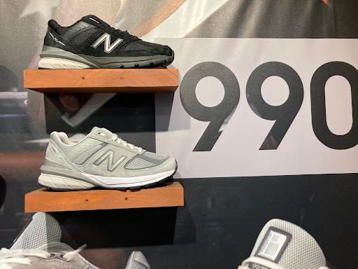 Shoe Store «New Balance Chicago», reviews and photos, 17W490 22nd St, Oakbrook Terrace, IL 60181, USA