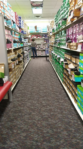 Shoe Store «Shoe Carnival», reviews and photos, 2706 Plainfield Rd, Joliet, IL 60435, USA