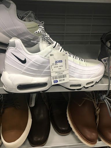 Clothing Store «Ross Dress for Less», reviews and photos, 13855 Outlet Dr, Silver Spring, MD 20904, USA