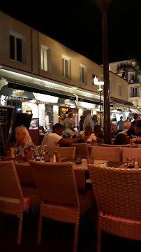 Atmosphère du Restaurant de spécialités provençales Lou Ciapacan à Antibes - n°8