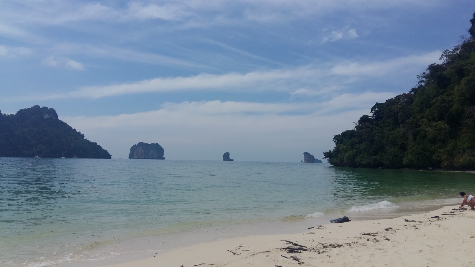 Ko Poda Beach II'in fotoğrafı uçurumlarla desteklenmiş